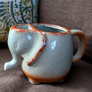 5/$25 Gray Speckled Elephant Tea Coffee Mug with Tea Bag Holder.  16 ounces.
